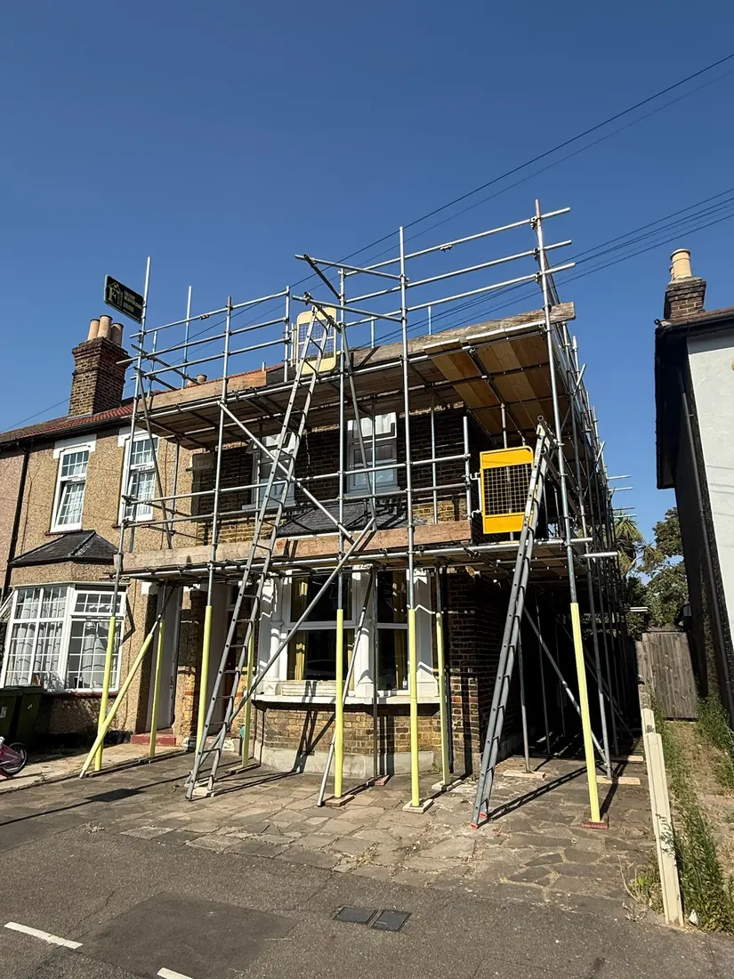 Scaffold on an end-terrace house by Falcon Scaffolding