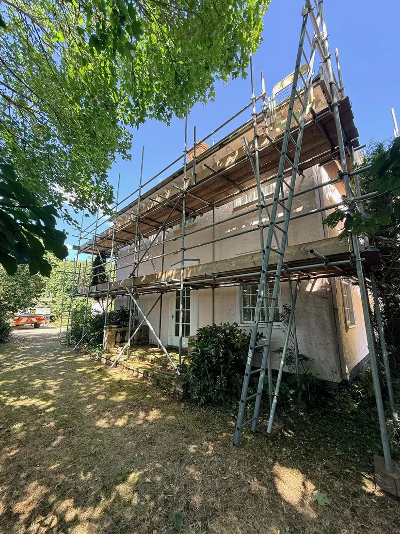 Rear elevation scaffold on a rendered house by Falcon Scaffolding