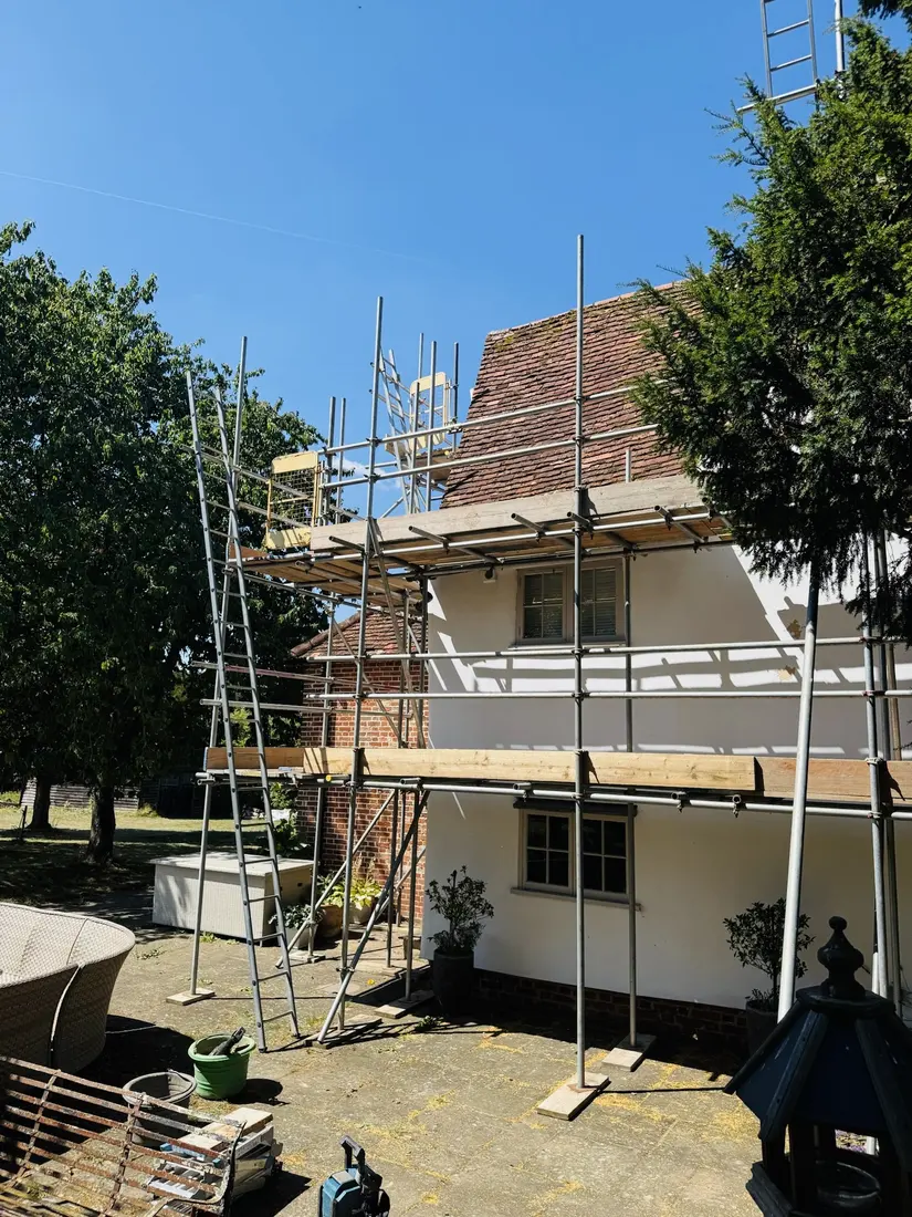 Scaffold on a rendered house by Falcon Scaffolding