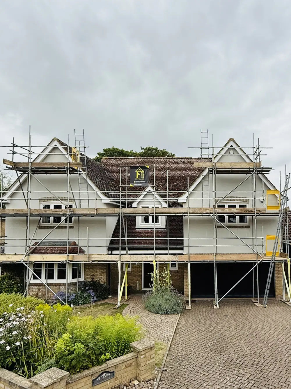 Domestic scaffold on a detached house